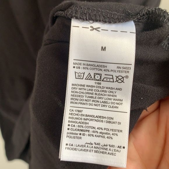 New Old Navy Soft Washed Black V-Neck T-Shirt - Picture 4 of 5